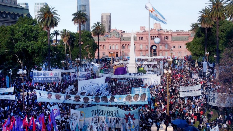 🌞 Las mochilas militantes se nutren de utopías