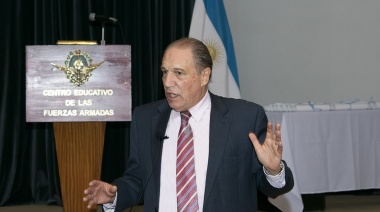 “Argentina tiene que dejar de autodestruirse, y reconstruir su poderío económico y militar”