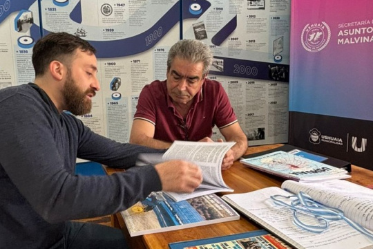 La Secretaría de Malvinas de Ushuaia recibió al periodista fueguino Luciano Moreno Calderón