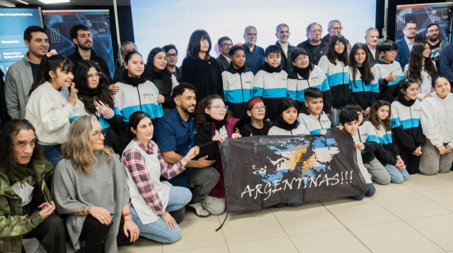 “Con inteligencia artificial vamos a llevar las Malvinas a todas las escuelas del país”